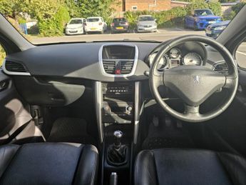 PEUGEOT 207 1.6 VTi Allure