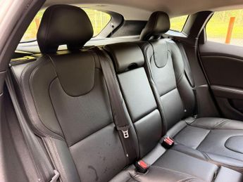VOLVO V40 1.6 T4 SE Lux Nav Hatchback 5dr Petrol Powershift Euro 5 (s/s) (