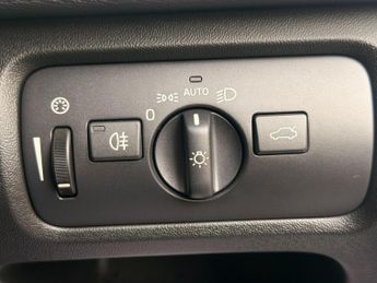 VOLVO V40 1.6 T4 SE Lux Nav Hatchback 5dr Petrol Powershift Euro 5 (s/s) (