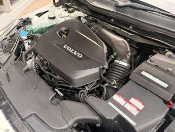 VOLVO V40 1.6 T4 SE Lux Nav Hatchback 5dr Petrol Powershift Euro 5 (s/s) (