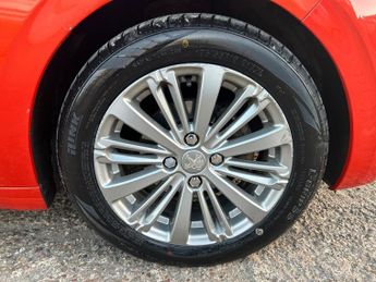 PEUGEOT 208 1.2 PureTech Allure