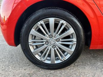 PEUGEOT 208 1.2 PureTech Allure