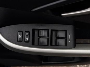 TOYOTA PRIUS 1.8 Active Hybrid Automatic Euro 5 5dr