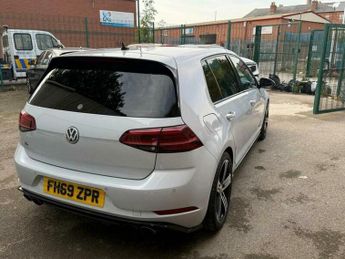 VOLKSWAGEN GOLF R