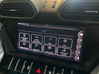 LAMBORGHINI URUS SATIN BLACK WRAP.