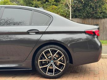 BMW 5 SERIES 2.0 520d xDrive M Sport Saloon
