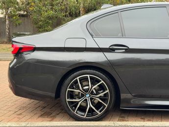 BMW 5 SERIES 2.0 520d xDrive M Sport Saloon