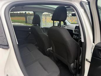 PEUGEOT 208 1.4 HDi Style Euro 5 5dr