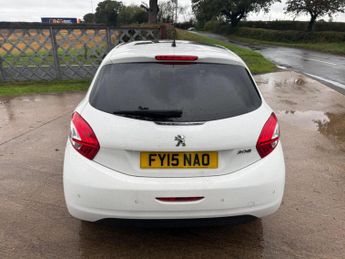 PEUGEOT 208 1.4 HDi Style Euro 5 5dr