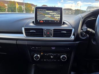 MAZDA MAZDA3 2.2 SKYACTIV-D Sport Nav