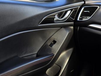 MAZDA MAZDA3 2.2 SKYACTIV-D Sport Nav