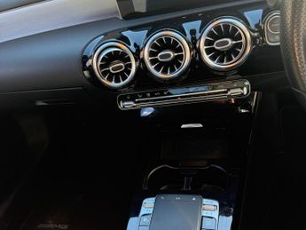 MERCEDES-BENZ CLA 2.0 CLA220 AMG Line