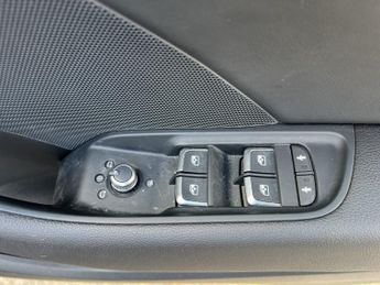 AUDI A3 1.5 TFSI CoD 35 S line