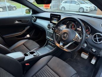 MERCEDES-BENZ GLA 2.1 GLA220d AMG Line