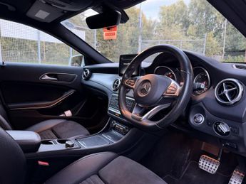 MERCEDES-BENZ GLA 2.1 GLA220d AMG Line