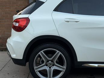 MERCEDES-BENZ GLA 2.1 GLA220d AMG Line