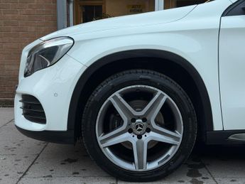 MERCEDES-BENZ GLA 2.1 GLA220d AMG Line