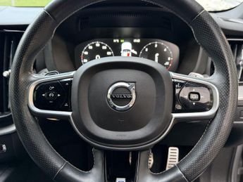 VOLVO XC60 2.0 R-Design D4 AWD