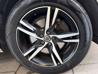 VOLVO XC60 2.0 R-Design D4 AWD