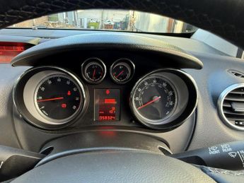VAUXHALL MERIVA 1.4 i Tech Line 5Dr