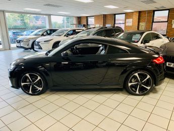 AUDI TT 2.0 TFSI Black Edition