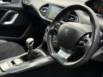 PEUGEOT 308 1.6 e-HDi Feline
