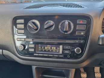 VOLKSWAGEN UP! 1.0 Take up!