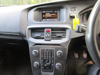 VOLVO V40 2.0 SE D2 - 20 Tax - New Brakes - Heated seats