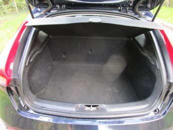 VOLVO V40 2.0 SE D2 - 20 Tax - New Brakes - Heated seats