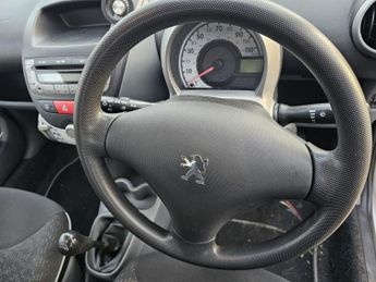 PEUGEOT 107 1.0 12V Urban