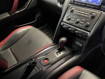 NISSAN GT-R 3.8 V6 Premium Black