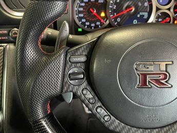 NISSAN GT-R 3.8 V6 Premium Black