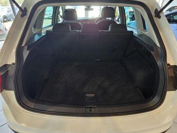 VOLKSWAGEN TIGUAN 2.0 TDI SE Navigation