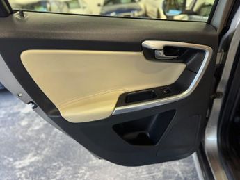 VOLVO XC60 2.0 SE Lux D4