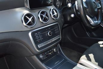 MERCEDES-BENZ GLA 2.1 GLA220d AMG Line
