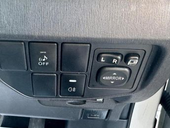 Toyota Prius 1.8 VVT-h T Spirit Hatchback 5dr Petrol Hybrid CVT Euro 5 (s/s) 