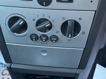 Vauxhall Meriva 1.6i 16v Design Mpv 1.6