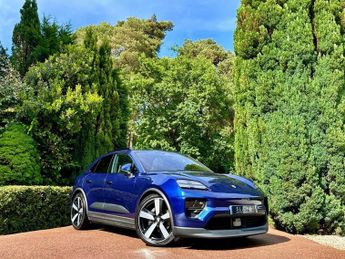 Porsche Macan 4, Adaptive Air Suspension, Gentian Blue Metallic, Panoramic Roo