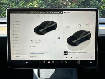 Tesla Model Y Long Range, 19in Dark Gemini Wheels, Autopilot, Heat Pump, Premi