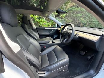 Tesla Model Y Long Range, 19in Dark Gemini Wheels, Autopilot, Heat Pump, Premi