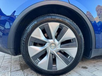 Tesla Model Y Long Range, 19in Gemini Wheels, Autopilot, Premium Black Interio