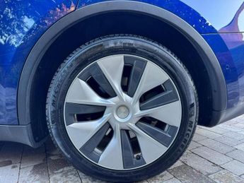 Tesla Model Y Long Range, 19in Gemini Wheels, Autopilot, Premium Black Interio