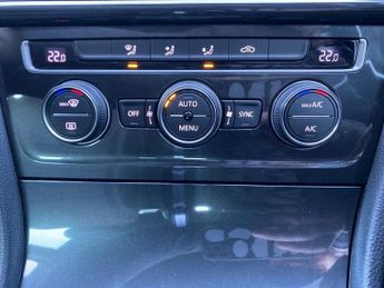 Volkswagen Golf 1.2 TSI SE TECH DSG AUTOMATIC 1.3