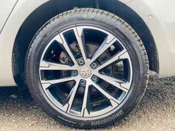 Volkswagen Golf 1.2 TSI SE TECH DSG AUTOMATIC 1.2