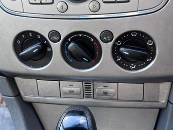 Ford Focus Zetec 100 Auto 1.6