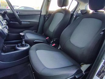 Hyundai I20 Style / Petrol / 6 speed Manual / 5 door / Hatchback / Blue 1.4