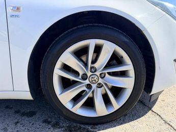 Vauxhall Insignia 2.0 Cdti Sri Nav Hatchback 2