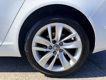 Vauxhall Insignia 2.0 Cdti Sri Nav Hatchback 2