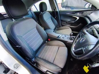 Vauxhall Insignia Sri Nav Cdti Ecoflex / Diesel / Manual / Saloon / White 2