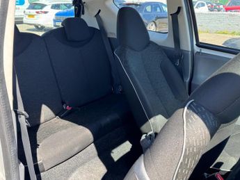 Peugeot 107 1.0 12v Urban Hatchback 1